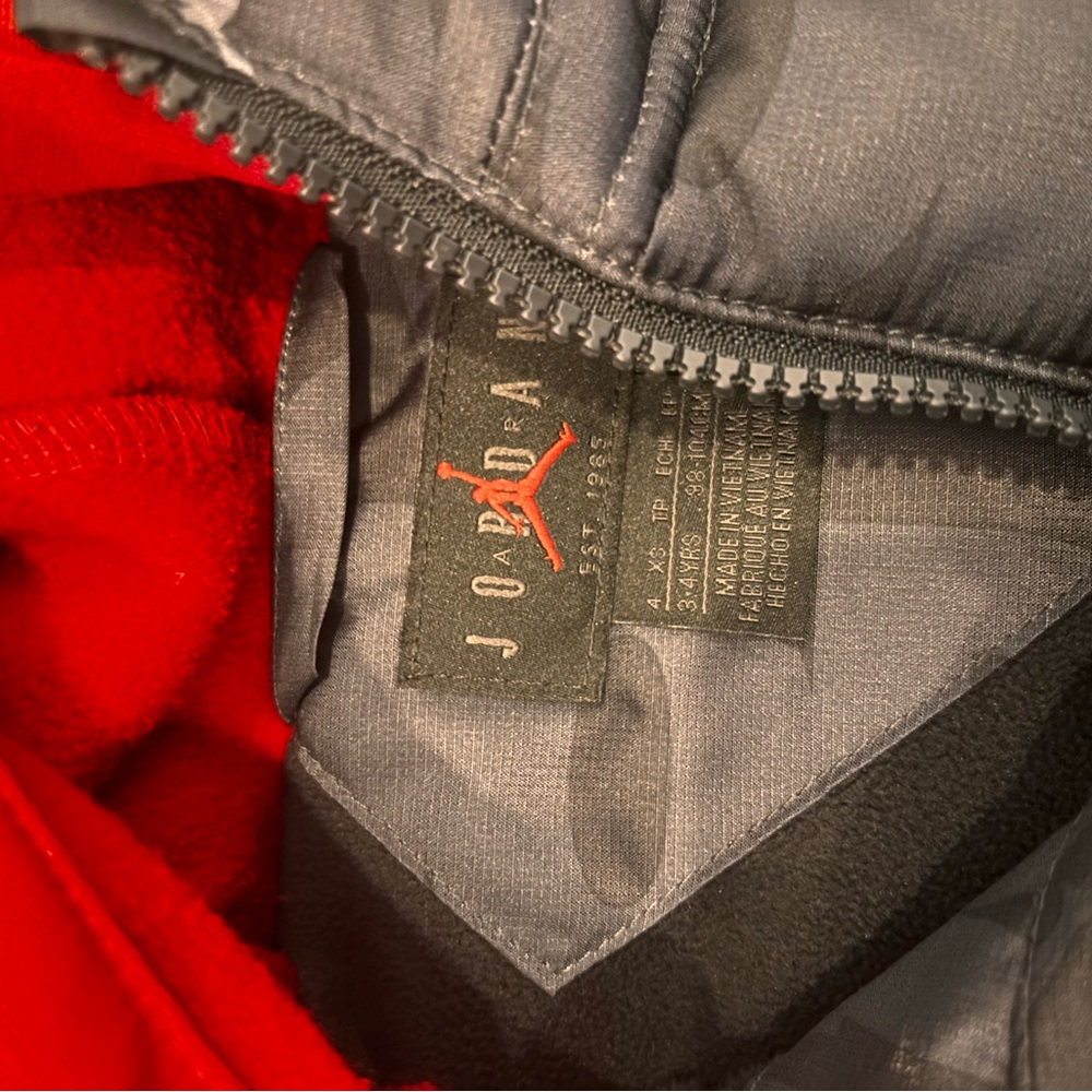 Jordan Black and Red Puffer jacket - Picture 3 of 3
